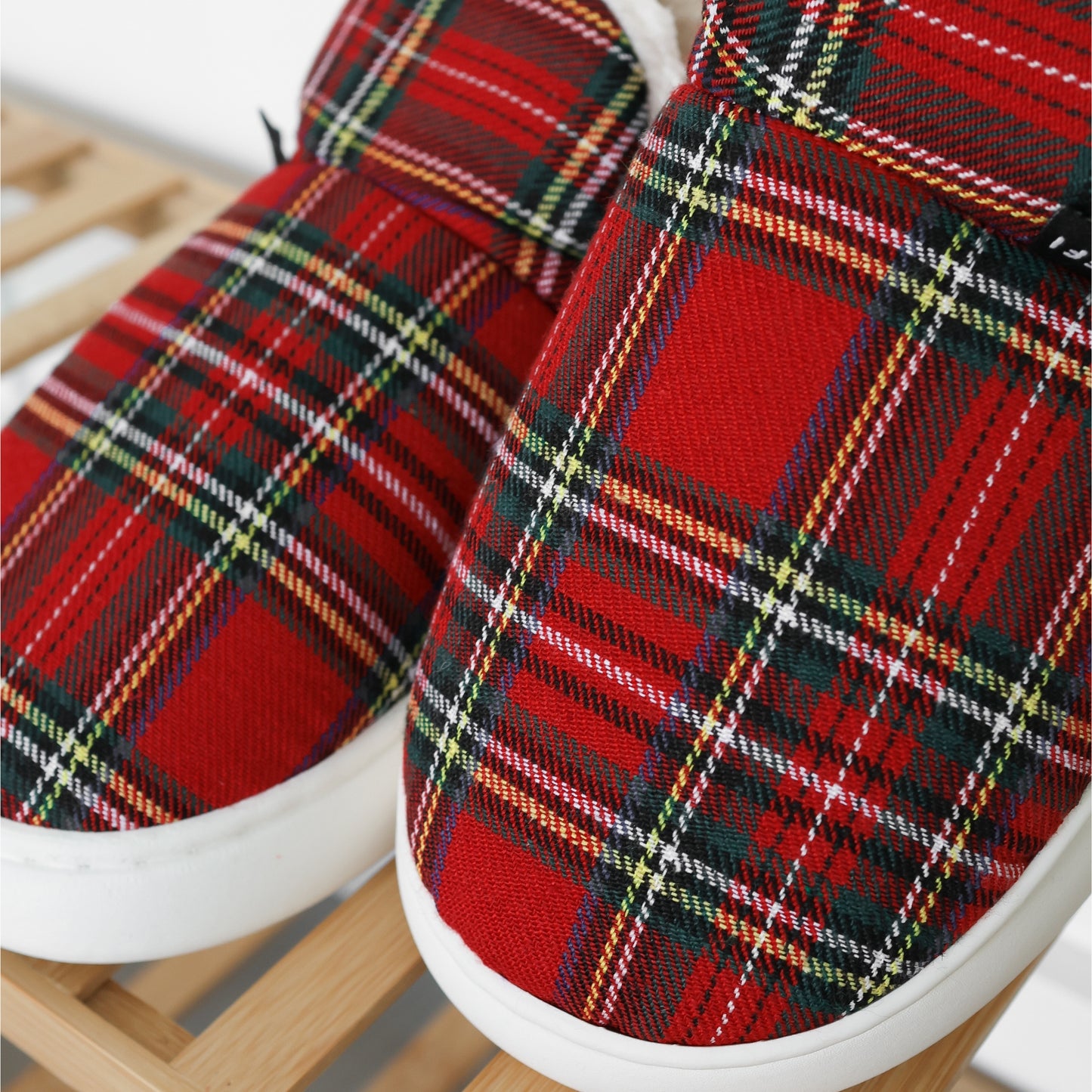 Pluffi Slippers – Plaid Edition